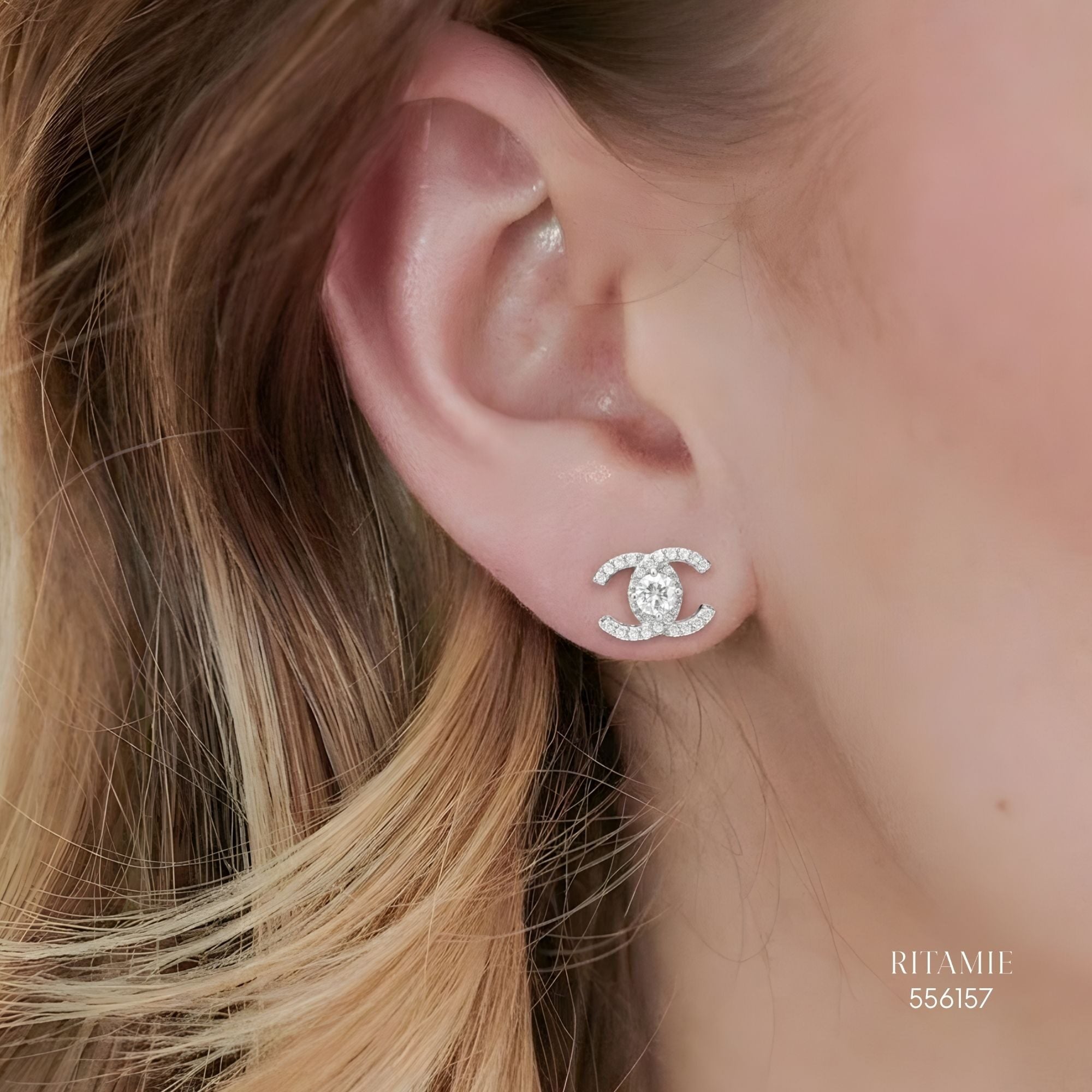 The Iconic Chic Silver Moissanite Studs 556157