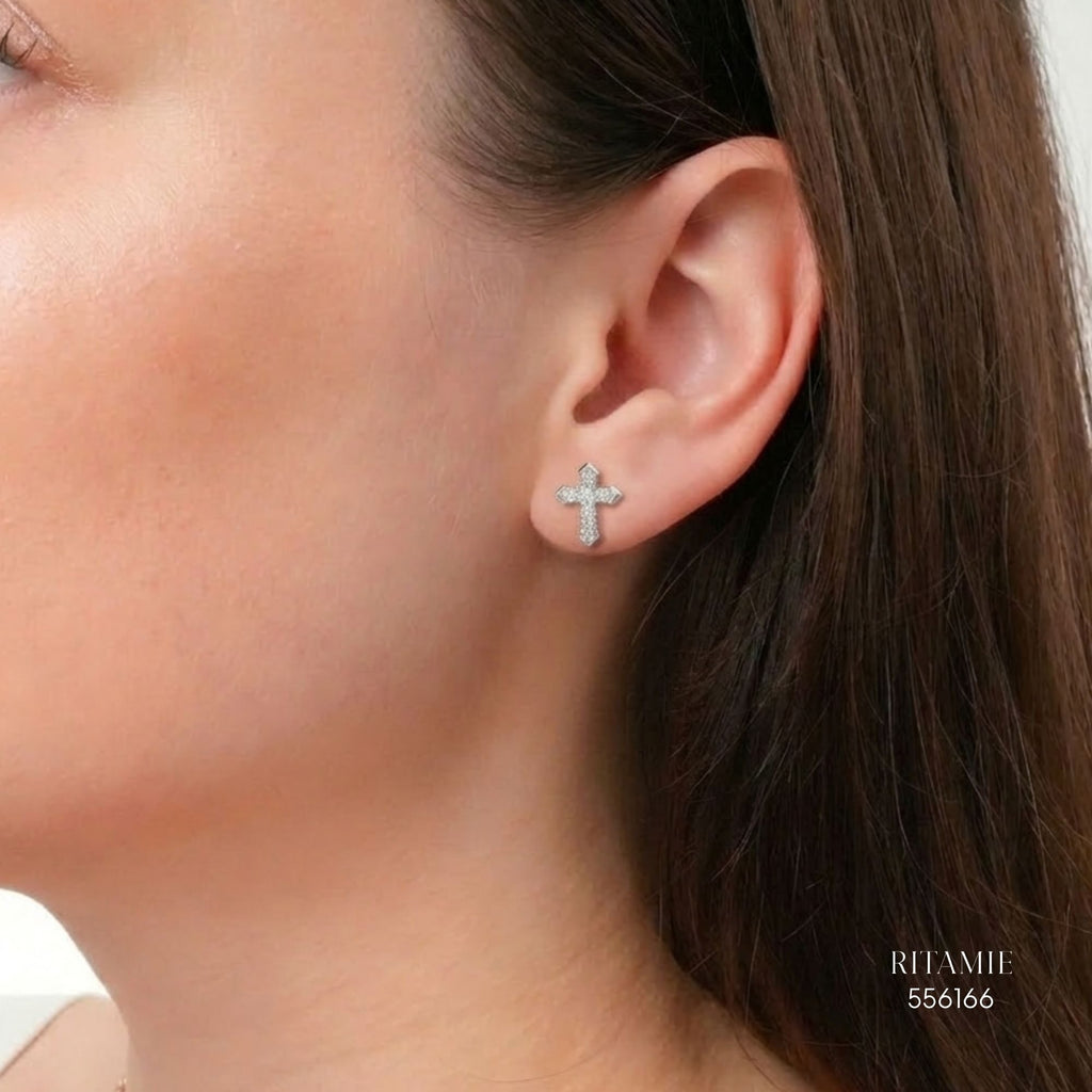 The Sacred Glow Silver Moissanite Studs 556166